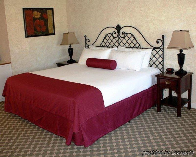 The Village 3* Cottage Grove