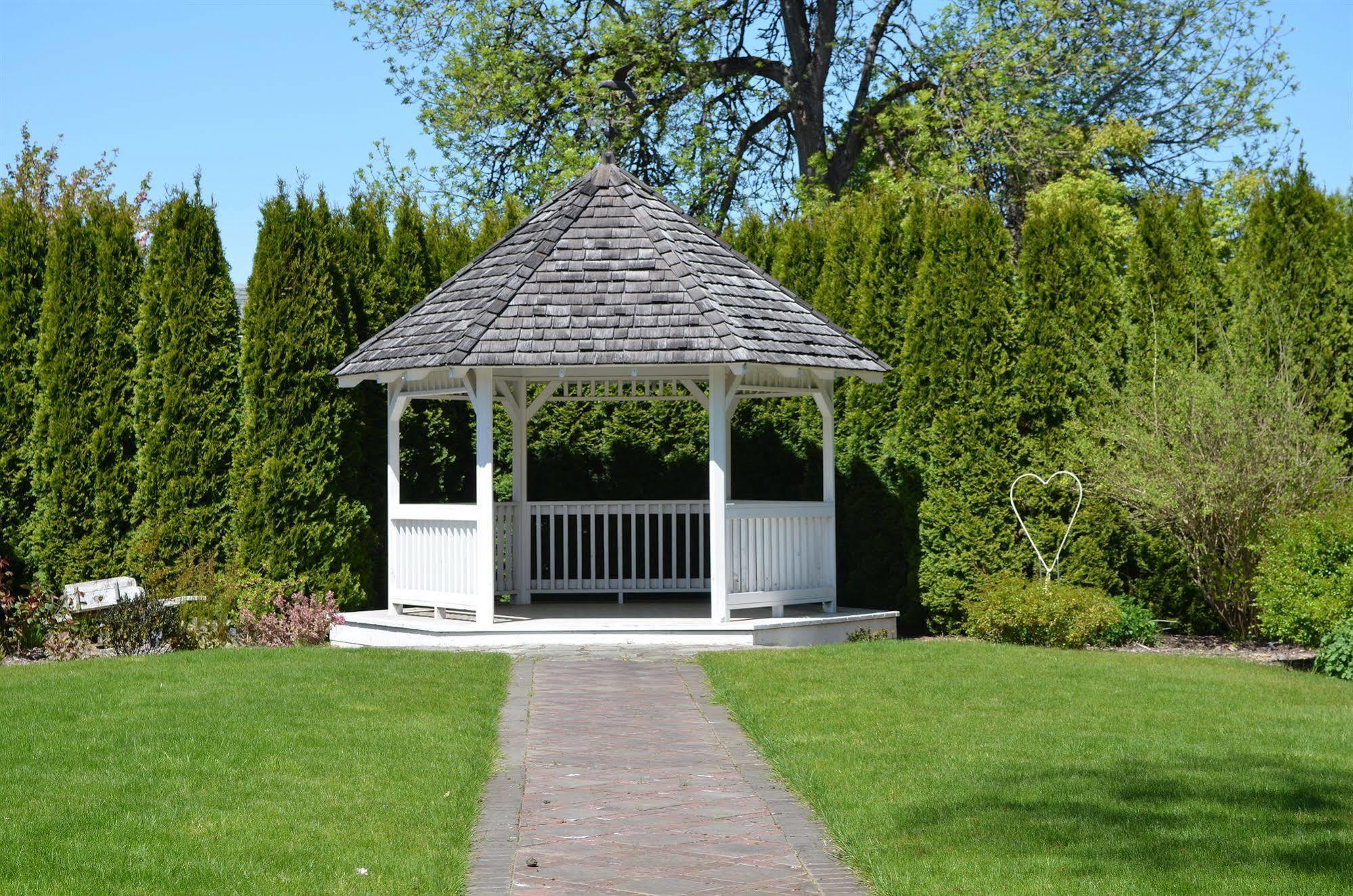 The Village 3* Cottage Grove