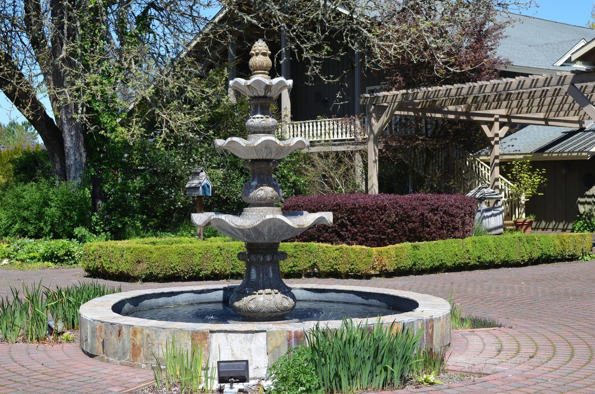 The Village 3* Cottage Grove