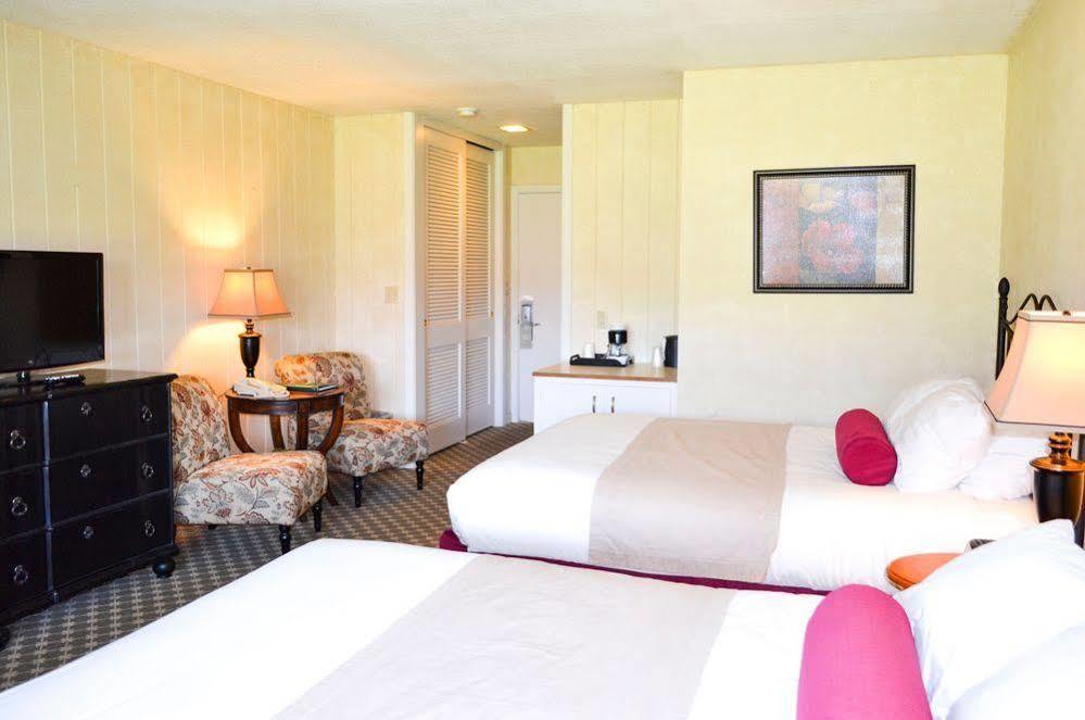 The Village 3* Cottage Grove